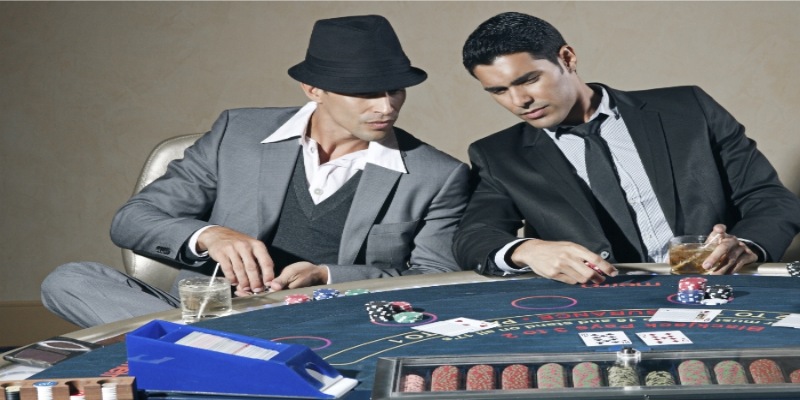 Quan sát và đánh giá bài của đối thủ là mẹo chơi Poker dễ thắng